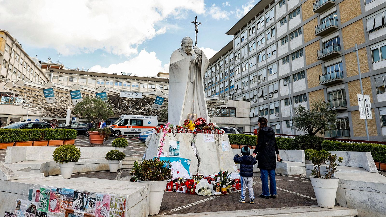 El papa Francisco ya no necesita ventilación mecánica no invasiva y avanza en su mejoría