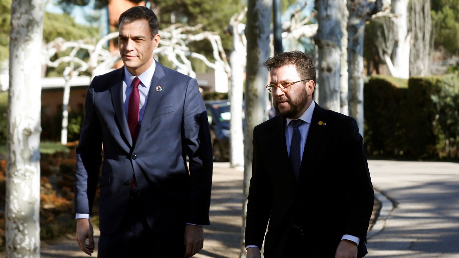 Pedro Sánchez conversa con Pere Aragonès