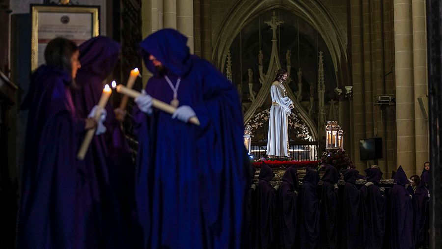 Procesión del Cristo Nazareno Cautivo, con salida desde la catedral del Toledo, el Lunes Santo.