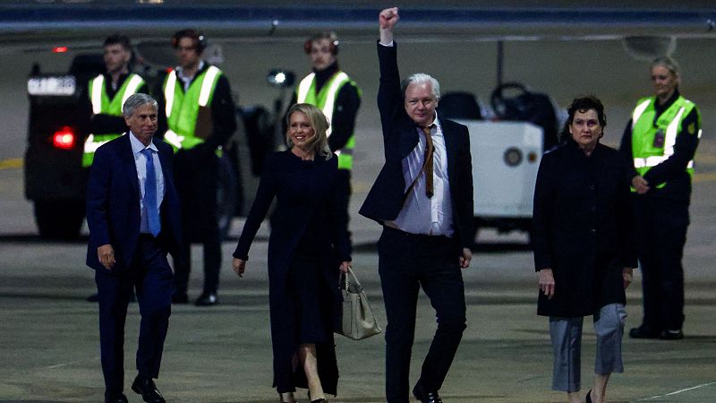 El fundador de WikiLeaks aterriza en Australia - Informativo 24h | Ver