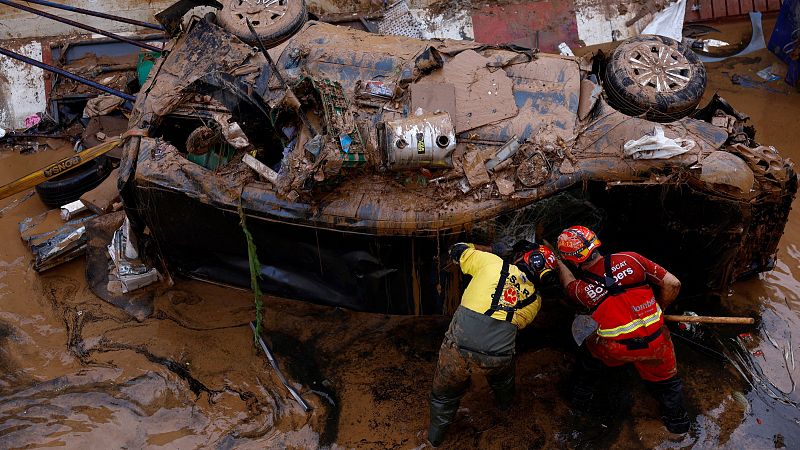 Los servicios de emergencia siguen con la búsqueda de las víctimas de la DANA | Ver