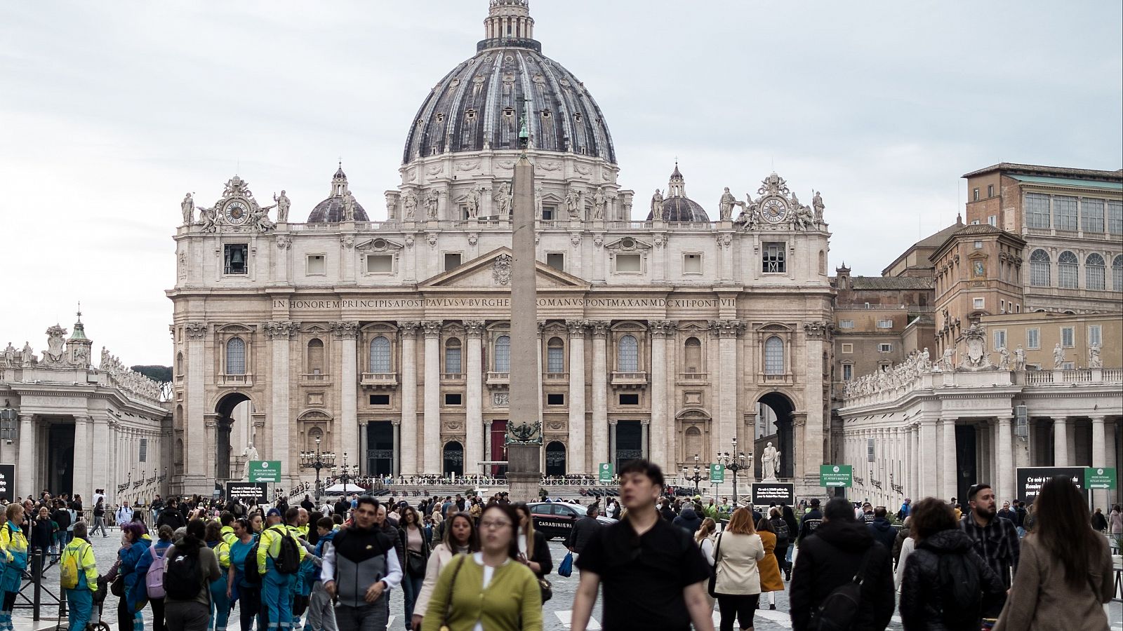 ¿Quién toma las decisiones en el Vaticano cuando el papa está ausente?