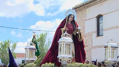 Espaa celebra varias procesiones de Sbado Santo pendientes de la lluvia