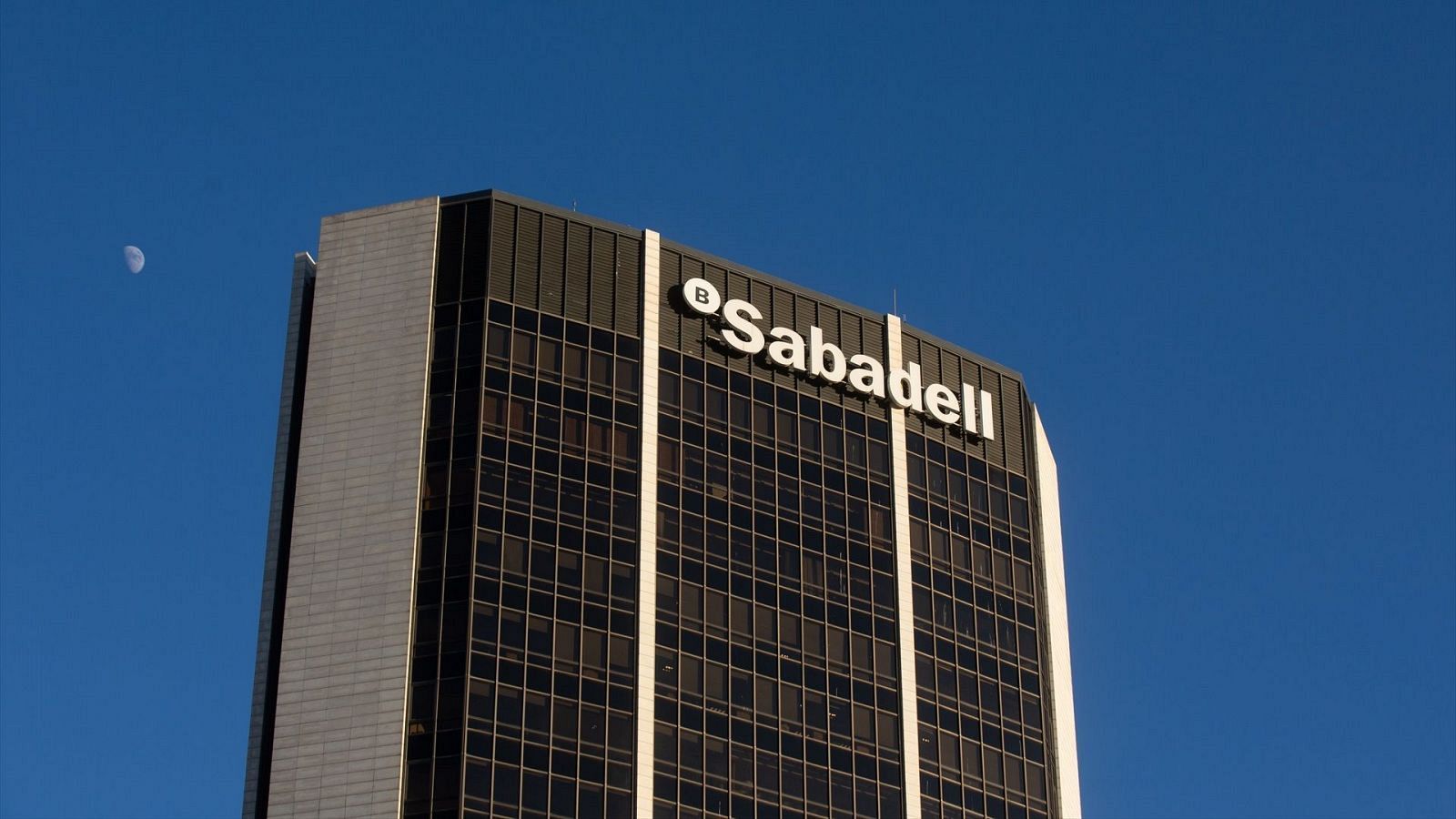 La CNMC autoriza la opa de BBVA al Sabadell