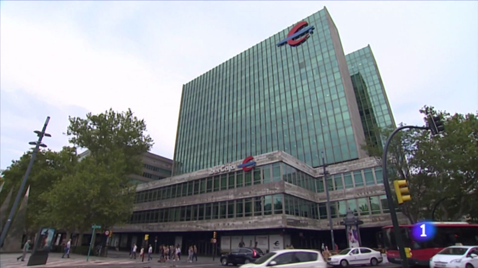 La volatilidad en los mercados financieros hace posponer el salto bursátil del banco aragonésa a que los mercados vuelvan a una situación de mayor normalidad. Hace apenas 10 días anunció que lo haría en febrero.